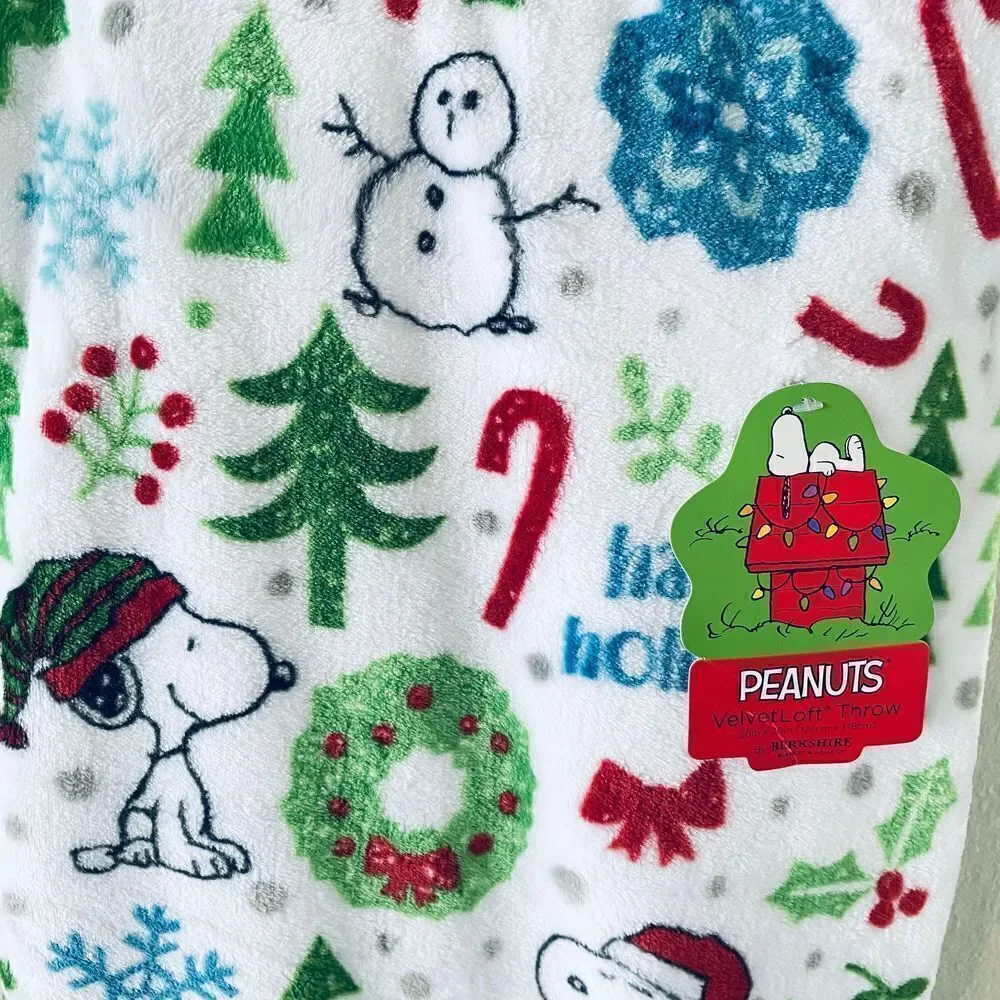 NWT Peanuts Snoopy & Woodstock White Red 70”x50” Christmas Plush Throw Blanket